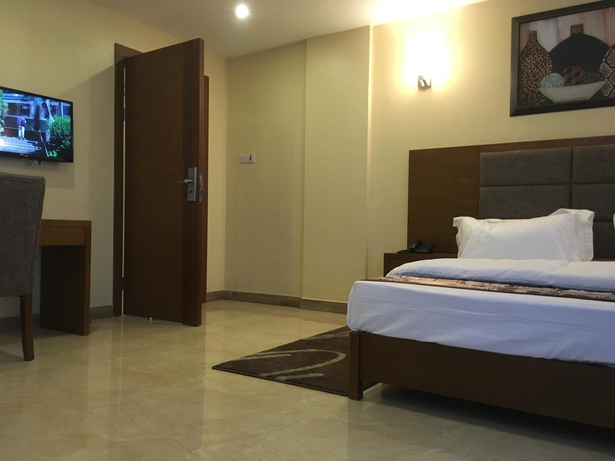 Imperial Hotel & Apartments Dar es Salaam Buitenkant foto