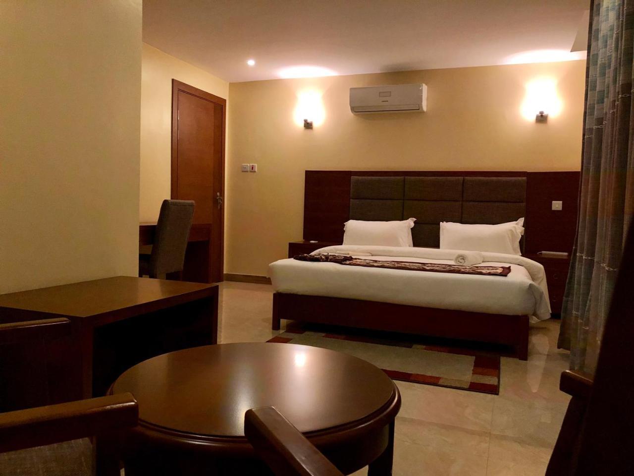 Imperial Hotel & Apartments Dar es Salaam Buitenkant foto