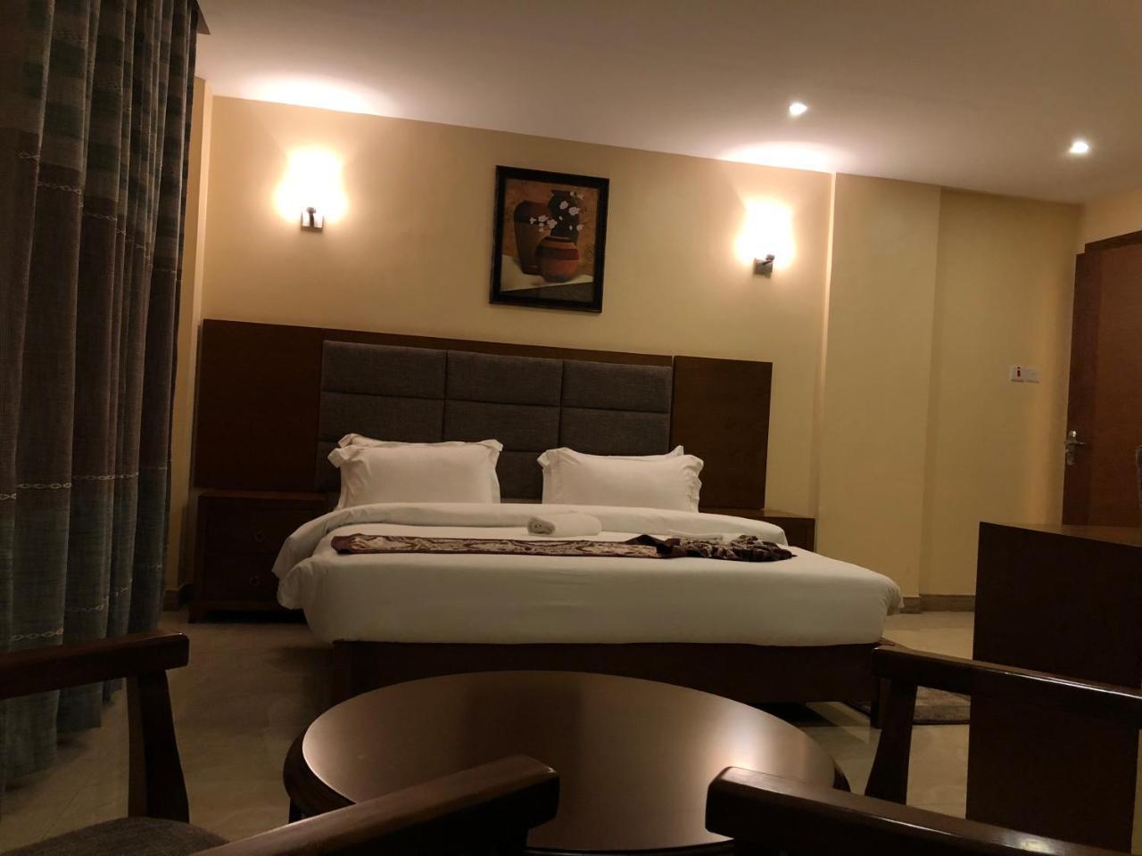 Imperial Hotel & Apartments Dar es Salaam Buitenkant foto