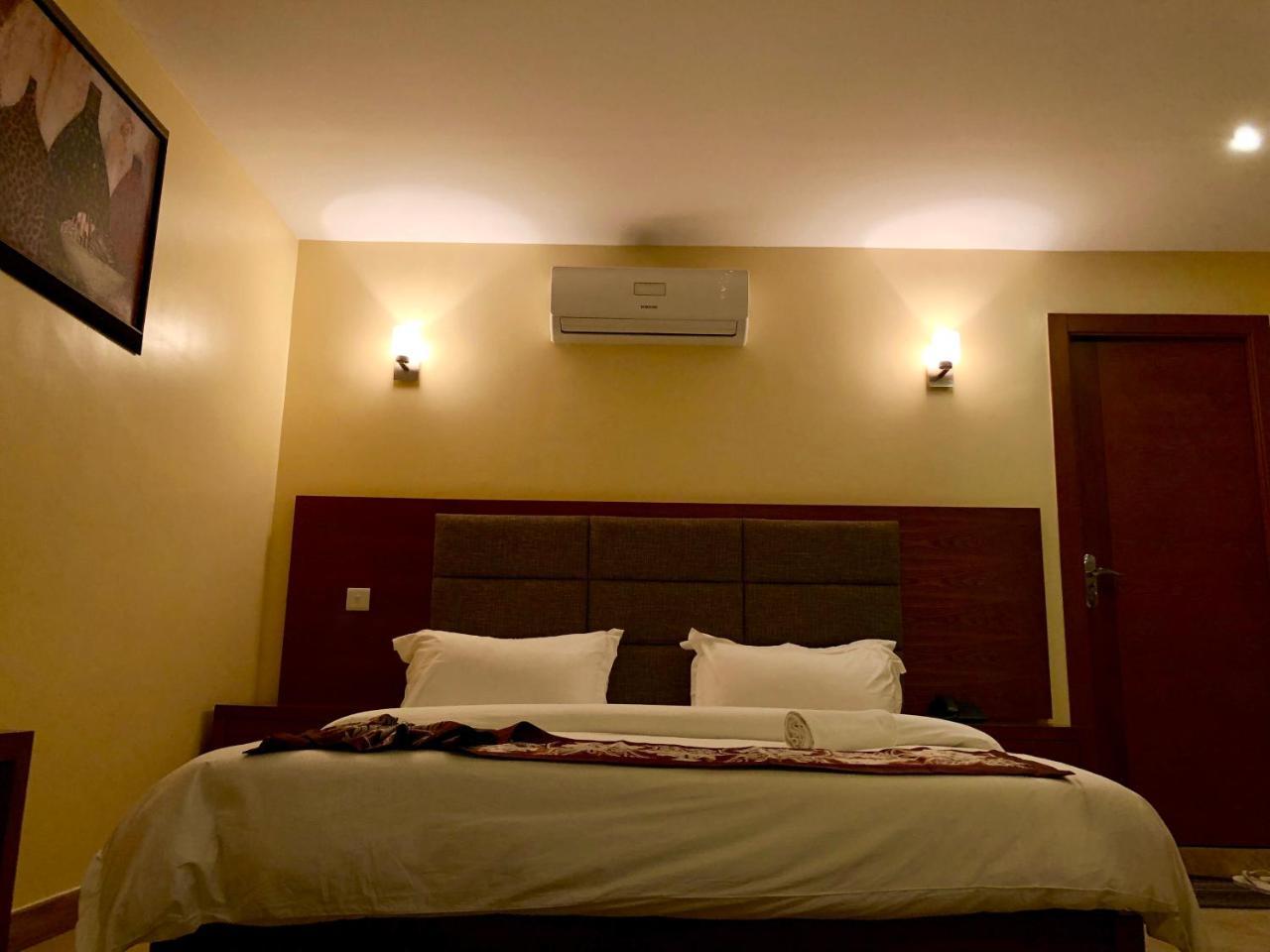 Imperial Hotel & Apartments Dar es Salaam Buitenkant foto
